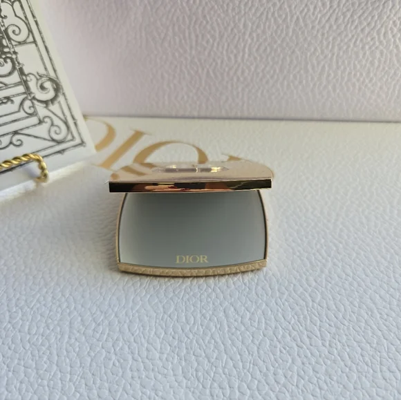 ‼️SOLD‼️Dior Beauty 4-Piece Bundle: Notebook, Compact Mirror, Hair Accessories - Picture 4 of 6